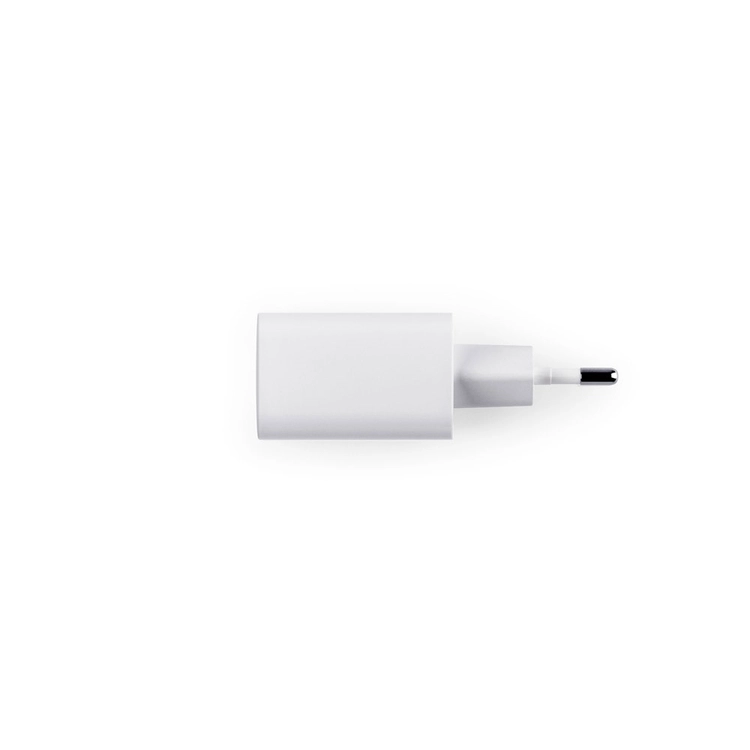 WEGENER. Zasilacz z portem USB-A 18W i USB-C 20W wykonany w ABS pochodzącego z recyklingu (100% rABS)